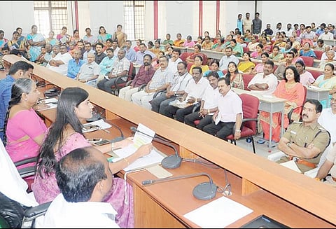 ‘நீட்’ விவகாரத்தில் சட்டம்-ஒழுங்கை மீறும் வகையில் மாணவர்களை தூண்டும் நபர்களை கல்லூரிக்குள் அனுமதிக்கக்கூடாது