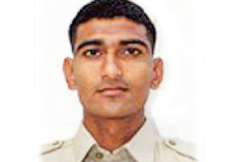 மத்திய ரிசர்வ் போலீஸ் பயிற்சி மையத்தில் சப்-இன்ஸ்பெக்டர் தூக்குப்போட்டு தற்கொலை