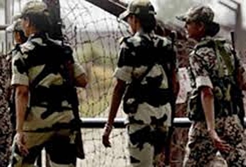 பெண் ராணுவ அதிகாரியை பிளாக்மெயில் செய்த பாகிஸ்தான் உளவாளி கைது