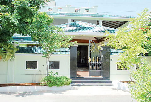 செந்தில்பாலாஜியின் நண்பர்கள் நிறுவனங்களில் 2-வது நாளாக வருமான வரித்துறையினர் சோதனை