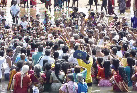 ஸ்ரீரங்கத்தில் காவிரி மகா புஷ்கர விழா நிறைவு நாளில் ஏராளமான பக்தர்கள் குவிந்தனர்