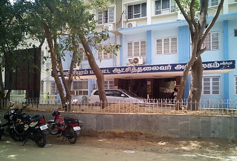 காஞ்சிபுரம் ஆட்சியர் அலுவலகம் அருகே வெடிவிபத்து; 2 பேர் பலத்த காயம்