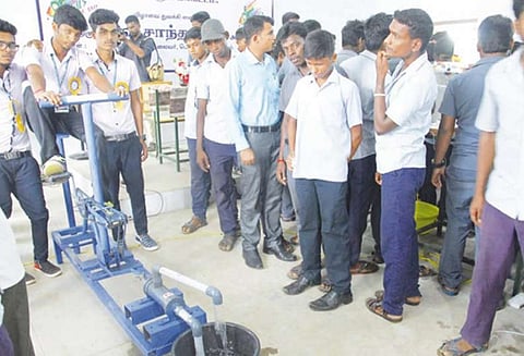 பெரம்பலூர் மாவட்ட இளைஞர்களுக்கான திறனாய்வு போட்டி 36 படைப்புகள் காட்சிக்கு வைக்கப்பட்டன