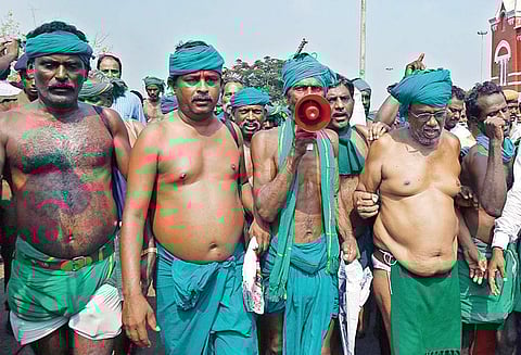 ஜந்தர் மந்தரில் இருந்து வெளியேற தமிழக விவசாயிகளுக்கு நோட்டீஸ்