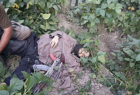 காஷ்மீருக்குள் ஊடுருவ முயன்ற ஹிஸ்புல் முஜாகிதீன் தளபதி சுட்டுக்கொலை