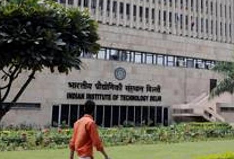 ஐ.ஐ.டி. டெல்லி விடுதியில் மாணவர்களுக்கு வழங்கப்பட்ட உணவில் இறந்த எலி!