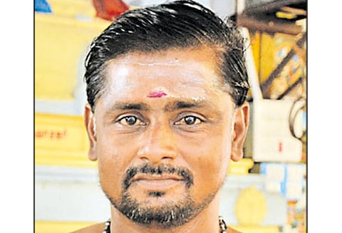 மாமல்லபுரம் அருகே கார்-மோட்டார் சைக்கிள் மோதல்; கோவில் அர்ச்சகர் சாவு