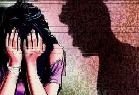 பெண்ணுக்கு பாலியல் தொந்தரவு சாதிபெயரை சொல்லி திட்டிய கொத்தனாருக்கு தண்டனை