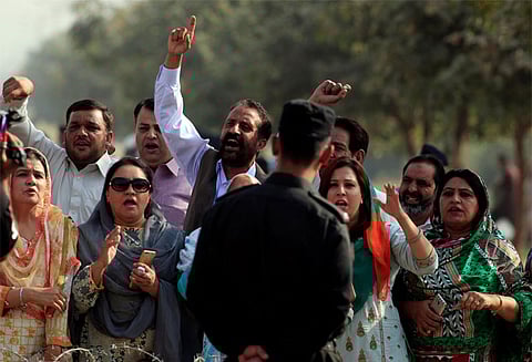 பாகிஸ்தான் முன்னாள் பிரதமர் நவாஸ் ஷெரீப் மருமகன் கைது