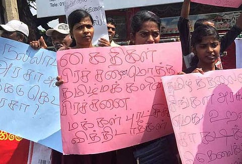 தமிழ் அரசியல் கைதிகளை விடுதலை செய்யக்கோரி இலங்கை தமிழர்கள் போராட்டம்