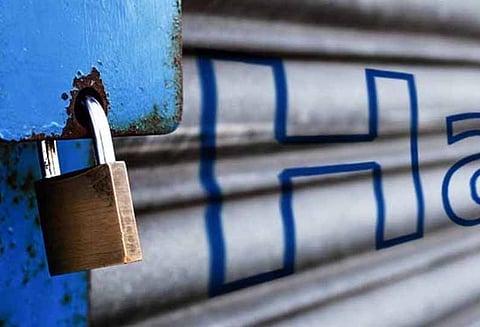 முழு அடைப்பில் 10 மாதங்களில் சதம் அடித்த கேரளா இன்றும் முழு அடைப்பு