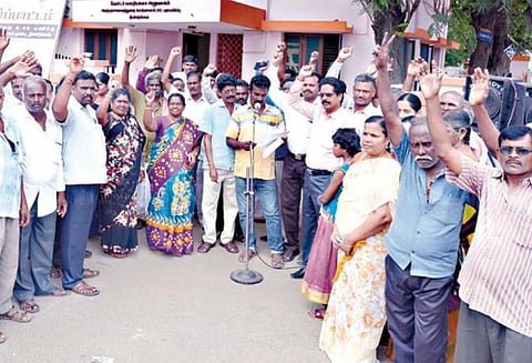 சாலை ஆய்வாளர்களின் கவன ஈர்ப்பு ஆர்ப்பாட்டம்