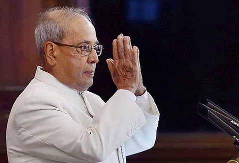 பால் தாக்கரேவை நான் சந்தித்ததால் சோனியா காந்தி அதிருப்தி அடைந்தார்: பிரணாப் முகர்ஜி