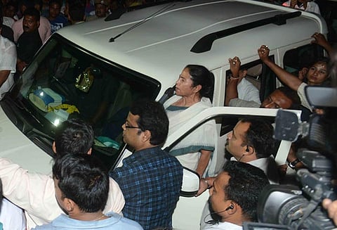 மம்தா பானர்ஜியை கொலை செய்ய உதவுமாறு மே.வங்க இளைஞருக்கு வந்த குறுஞ்செய்தி