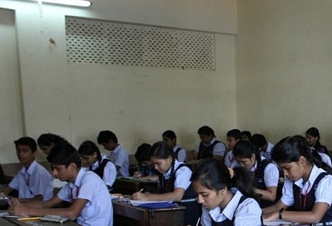 தனியாக டியூசன் எடுத்து கட்டணம் வசூலிக்கும் ஆசிரியர்கள் மீது நடவடிக்கை கேரள கல்வித்துறை உத்தரவு