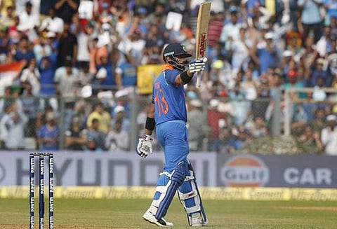 நியூசிலாந்துக்கு எதிரான முதல் ஒரு நாள் போட்டி; சதம் விளாசினார் கோஹ்லி