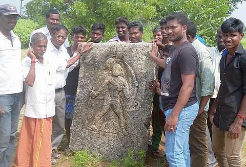 திருப்பத்தூர் அருகே சோழர்கால வீரமங்கை நடுகல் கண்டுபிடிப்பு