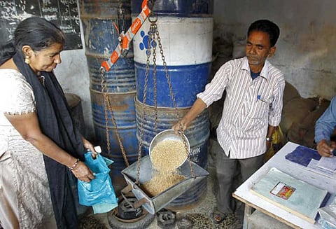 ஆதார் இல்லை என்ற காரணத்திற்காக ரேஷன் கிடையாது என மறுக்ககூடாது உணவு அமைச்சகம்
