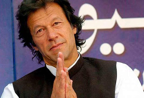 பாகிஸ்தானில் தேர்தல் கமி‌ஷனிடம் மன்னிப்பு கேட்டார், இம்ரான்கான்
