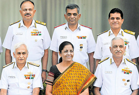 “எந்த சவாலையும் எதிர்கொள்ள தயாராக இருங்கள்” கடற்படைக்கு நிர்மலா சீதாராமன் அறிவுறுத்தல்