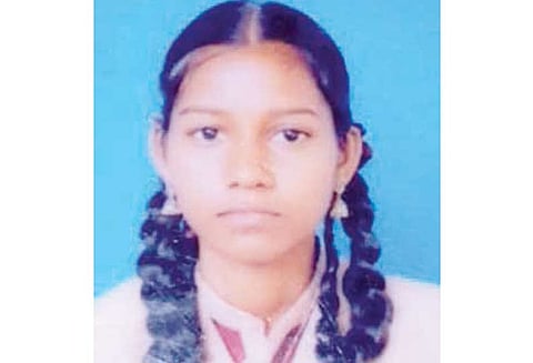 நம்பியூர் அருகே வாகனம் மோதி மாணவி பரிதாப சாவு