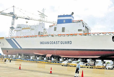 அதிநவீன ரோந்து கப்பல், கடலோர காவல் படையிடம் ஒப்படைப்பு