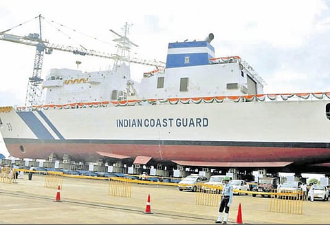 அதிநவீன ரோந்து கப்பல், கடலோர காவல் படையிடம் ஒப்படைப்பு