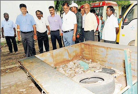 டெங்கு தடுப்பு நடவடிக்கை: துப்புரவு பணியை தீவிரமாக கண்காணிக்க கலெக்டர் உத்தரவு