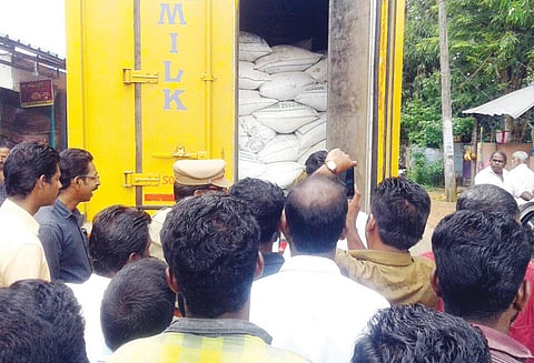 கேரளாவுக்கு கடத்த முயன்ற 1½ டன் ரே‌ஷன் அரிசி பறிமுதல்