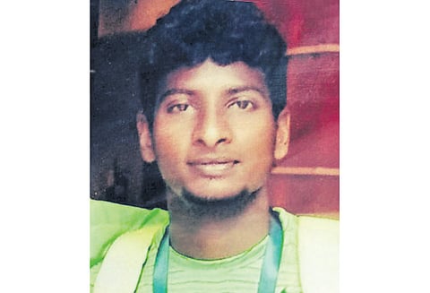 கள்ளக்காதல் தகராறில் இரும்பு கம்பியால் தாக்கப்பட்ட வாலிபர், சிகிச்சை பலன் இன்றி சாவு