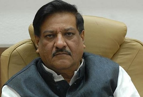 காரட்– சிப்லூன் ரெயில் வழித்தட நிதியை புல்லட் ரெயில் திட்டத்துக்கு அரசு மாற்றுகிறது பிரிதிவிராஜ் சவான் குற்றச்சாட்டு