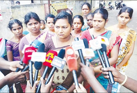 “தகுதியின் அடிப்படையில் தேர்வான எங்களை சிலர் மிரட்டுகின்றனர்” சத்துணவு அமைப்பாளர்கள் பேட்டி