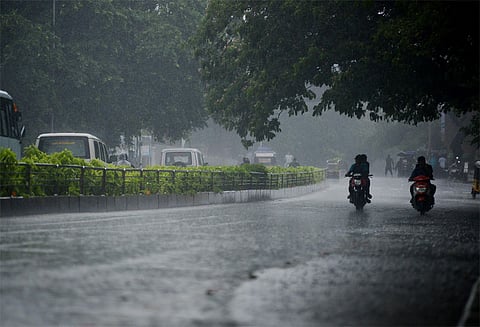 சென்னையில் பல்வேறு இடங்களில் கனமழை: மழை காரணமாக பல இடங்களில் போக்குவரத்து நெரிசல்