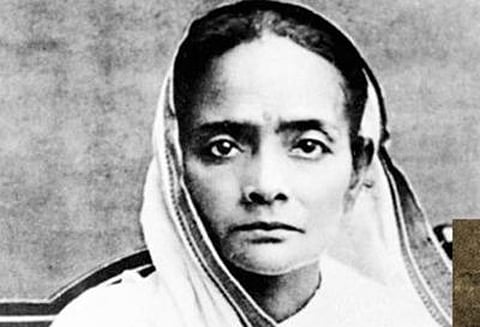 கஸ்தூரிபாய் காந்தியாலேயே சாதாரண நிலையில் இருந்து சூப்பர் மனிதராக காந்தி மாறினார்; தாரா காந்தி