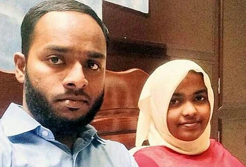 கேரளா ‘லவ் ஜிகாத்’ ஹாதியா ஆரோக்கியமாகவும், சுதந்திரமாகவும் உள்ளார் மகளிர் ஆணைய தலைவி