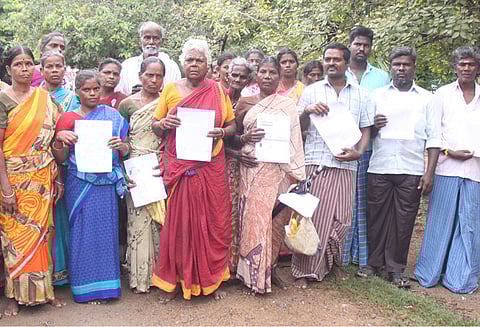‘மாற்று இடம் வழங்க உறுதியளித்த அரசின் அறிவிப்பை அதிகாரிகள் செயல்படுத்தவில்லை’