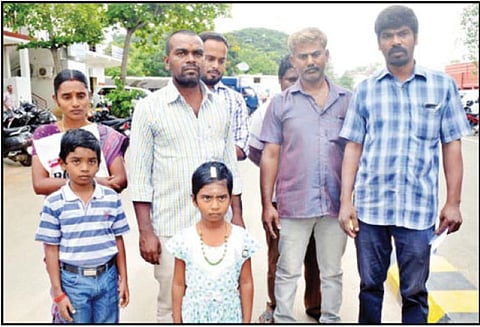 கூடுதலாக பணம் கேட்டு கொலைமிரட்டல் விடுத்ததாக வியாபாரி மனு