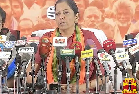 பணமதிப்பிழப்பு விவகாரத்தில் காங்கிரஸ் மக்களை குழப்பும் முயற்சியில் ஈடுபடுகிறது-நிர்மலா சீதாராமன்
