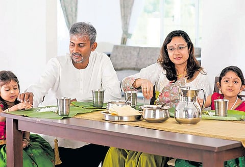 விளையாட்டை ரசிக்கட்டும்.. வித்தியாசமாக ருசிக்கட்டும்..