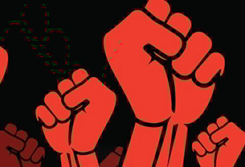 விருத்தாசலம் அருகே, ஓய்வூதியம் வழங்கக்கோரி கிராம நிர்வாக அலுவலகத்தை முதியோர்கள் முற்றுகை