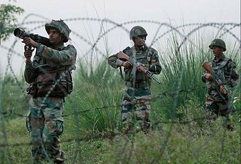 ஜம்மு காஷ்மீர்: எல்லையில் பாகிஸ்தான் ராணுவம் அத்துமீறி துப்பாக்கிச்சூடு