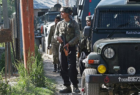 காஷ்மீர் பள்ளத்தாக்கு பகுதியில் இன்னும் 200 பயங்கரவாதிகள் நடமாட்டம் பாதுகாப்பு படை தகவல்