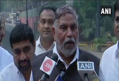 ஐக்கிய ஜனதா தளம் கட்சியின் சின்னமான அம்பை கேட்டு சரத்யாதவ் டெல்லி நீதிமன்றத்தில் வழக்கு