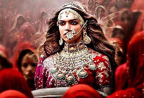 பத்மாவதி திரைப்பட விவகாரம் மத்திய அமைச்சகம், தணிக்கை குழுவிடம் அறிக்கை கோருகிறது பாராளுமன்ற குழு