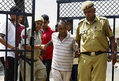 சிறுவன் பிரத்யுமன் கொலை வழக்கில் கைது செய்யப்பட்ட பேருந்து நடத்துநர் சிறையில் இருந்து வெளியே வந்தார்