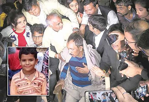 பிரத்யுமன் கொலை வழக்கில் டிரைவரை மின்சாரம் பாய்ச்சி சித்ரவதை செய்த போலீசார்