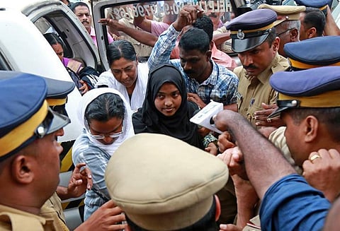 கேரளா 'லவ் ஜிகாத்' வழக்கு ‘சுதந்திரம் வேண்டும்’ என சுப்ரீம் கோர்ட்டில் ஹாதியா வாதம்