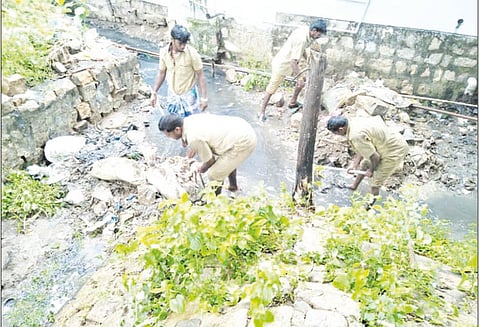 கீரனூர் சிவன்கோவில் குளத்தில் கழிவுநீர் கலப்பது தடுக்கப்பட்டது