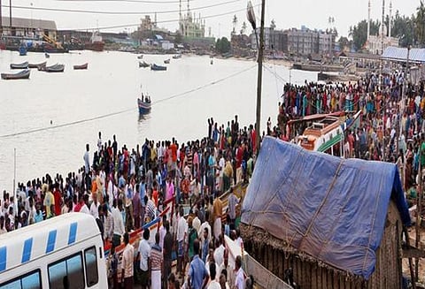 ஒகி புயலில் சிக்கிய 17 கேரள மீனவர்கள் கடலில் இருந்து மீட்பு