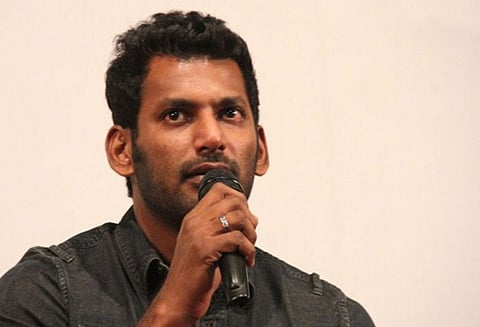 ஆர்.கே. நகர் தேர்தல்; என்னை பின்னால் இருந்து யாரும் இயக்கவில்லை: நடிகர் விஷால் பேட்டி